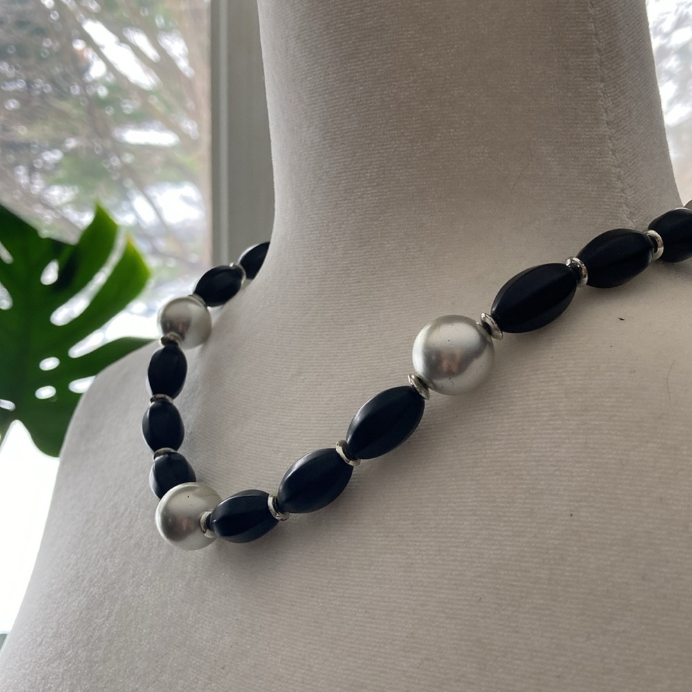 Beaded necklace bundle - Picture 9 of 12